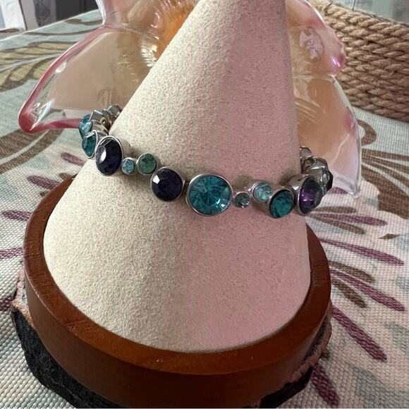 Sabika Like Stretch Bracelet - Picture 2 of 5